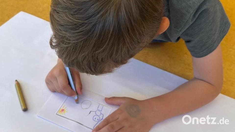 Mit voller Konzentration bei der Sache. Die Kinder ließen ihrer Kreativität freien Lauf. Bild: Laureen Bauer/exb