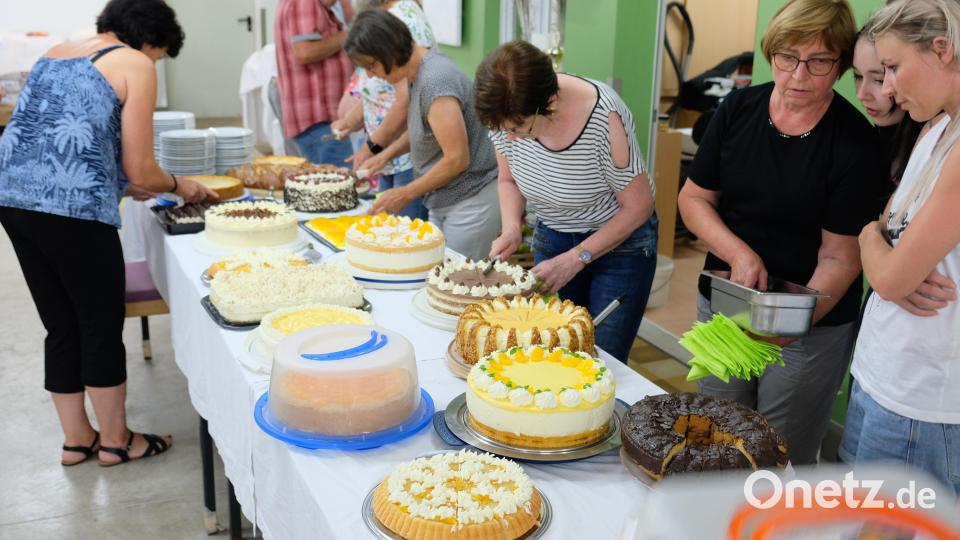 Mit der Öffnung der Gesellschaft Frohsinn für weibliche Mitglieder pulsiert im Verein neues Leben. Verantwortlich sind die weiblichen Mitglieder unter anderem für die Torten- und Kuchenbuffets bei Veranstaltungen. Archivbild: do
