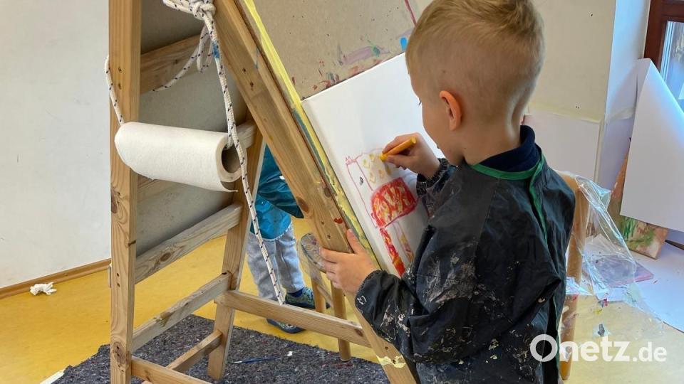 Mit voller Konzentration bei der Sache. Die Kinder ließen ihrer Kreativität freien Lauf. Bild: Laureen Bauer/exb