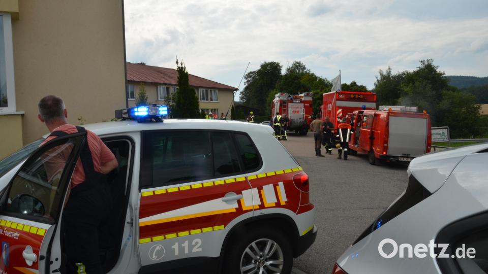 Ein großes Feuerwehraufgebot ist am Pflegeheim &quot;Wohnen am Kreuzberg&quot; vorgefahren. Bild: dob
