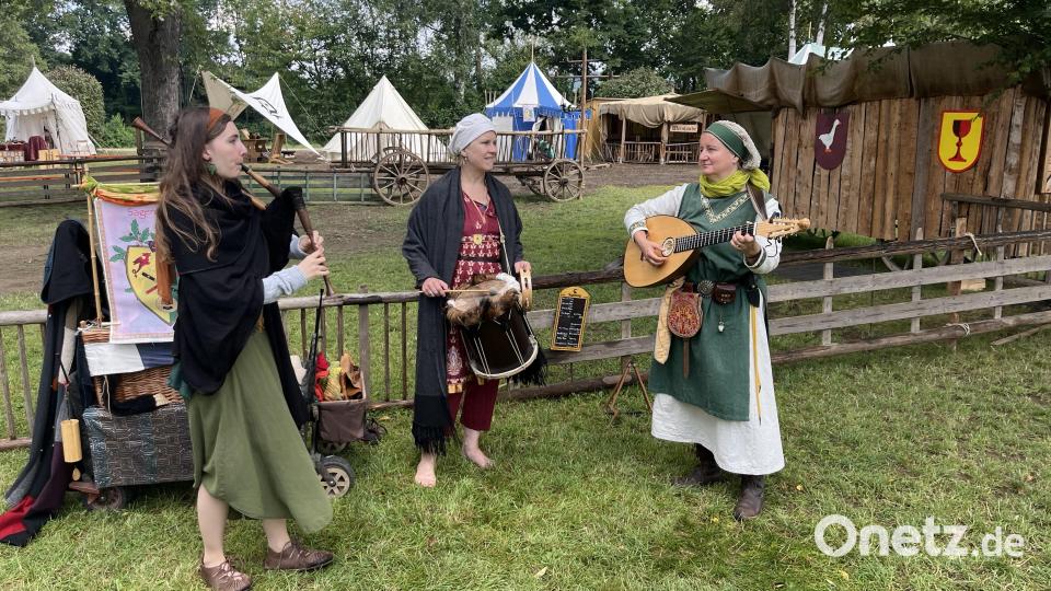 Zahlreiche Gruppen sorgen für die musikalische Unterhaltung Bild: sns