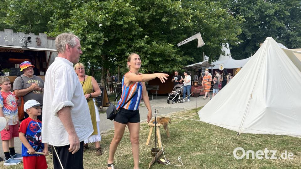 Genauigkeit, Kraft und eine Portion Zielwasser sind beim Axtwerfen gefragt. Bild: sns