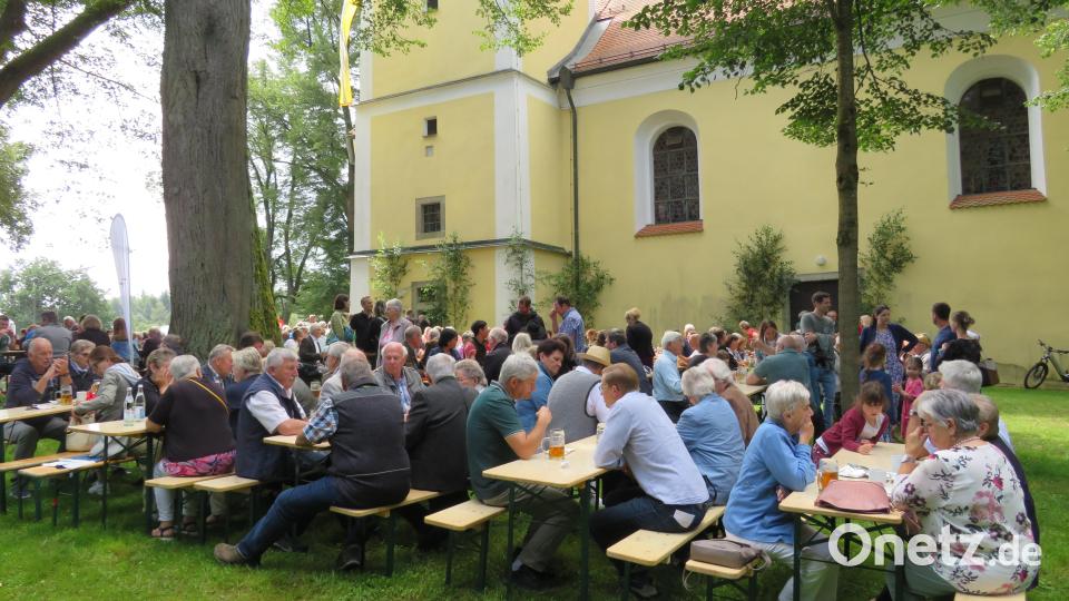 Feuerwehr Neustadt und katholische Pfarrei feiern Mutter-Anna-Fest. Bild: adj