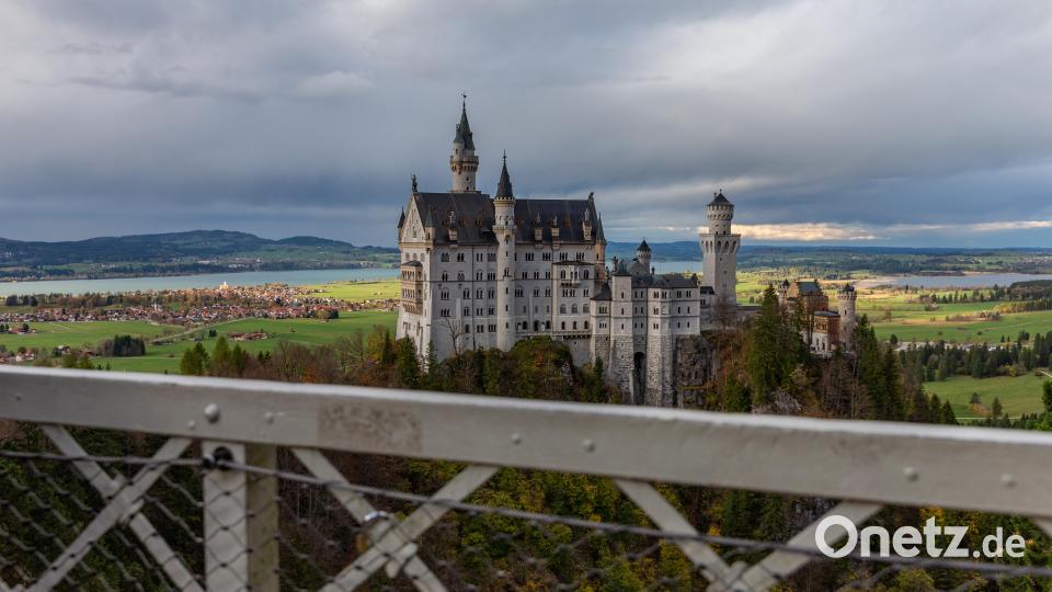 Die Marienbrücke mit dem bekannten Blick auf Neuschwanstein kann sogar mit einem Shuttlebus erreicht werden. Bild: Peter Müller