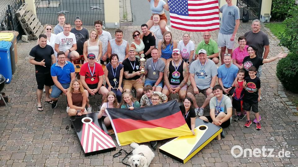 Zum Abschluss versammelten sich alle zum Gruppenbild. Bild: Lothar Ziegler/exb
