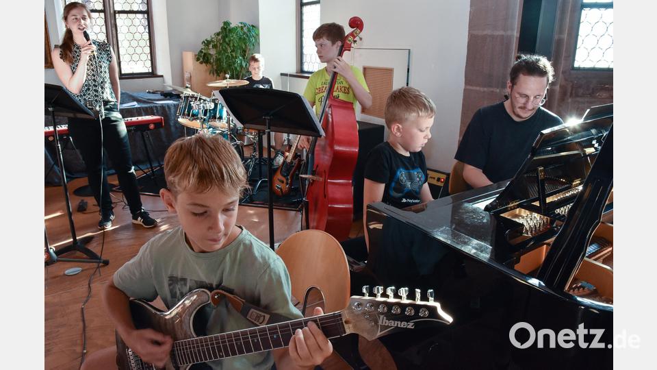 Die Projektband spielt &quot;T.N.T.&quot; von AC/DC. Bild: Stephan Huber