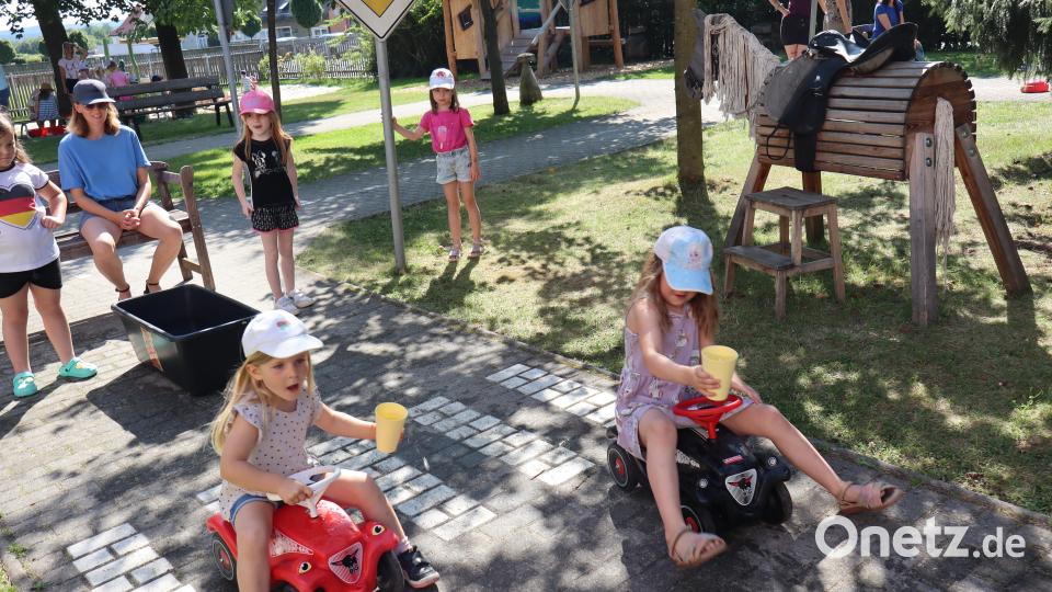 Beim Bobbycar-Rennen war Geschicklichkeit gefragt. Bild: Korina Brenk/exb