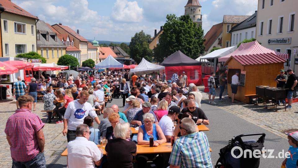 Ruckt&#039;s zam hieß es beim Bürgerfest auf dem Marienplatz Bild: do