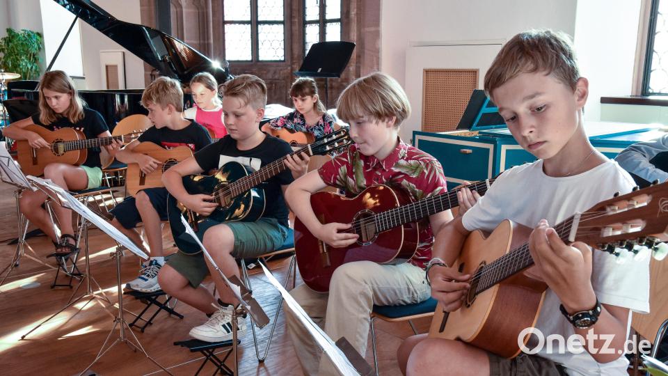 Das Young-Star-Gitarrenensemble in Aktion. Bild: Stephan Huber