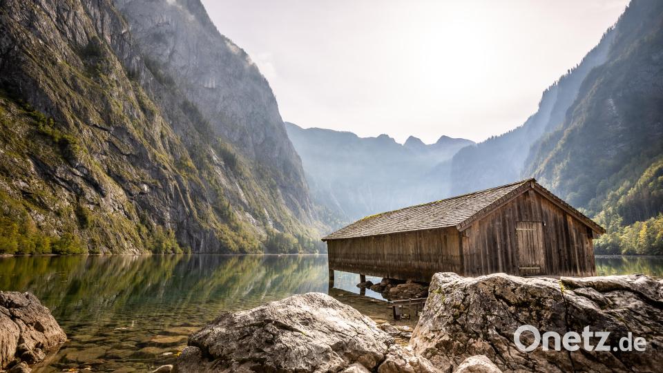 Die Bootshäuser am Obersee gehören mit zu den bekanntesten Motiven der Region. Oft reiht sich hier Kamera an Kamera und jeder Influencer und jede Influencerin post auf dem schmalen Steg. Bild: Peter Müller
