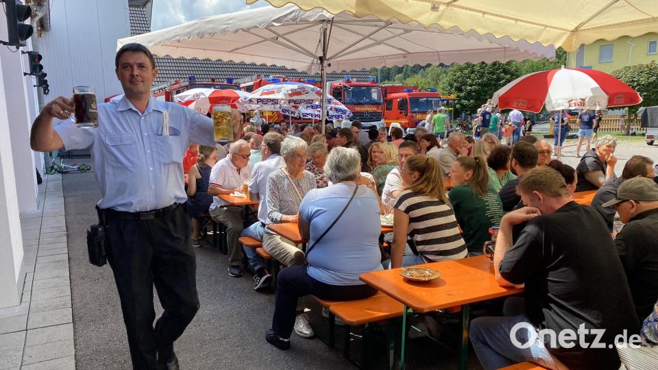 Besonders am Sonntagmittag haben die Feuerwehrler alle Hände voll zu tun, ihre Gäste zu bewirten. Bild: aub