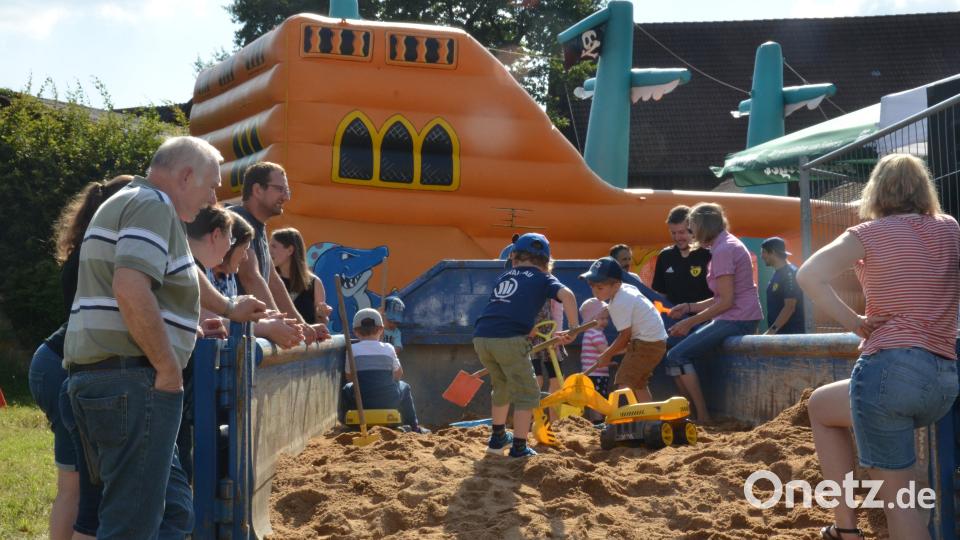 Die Sandwanne wurde eifrig von den kleinen Gästen genutzt. Bild: dob