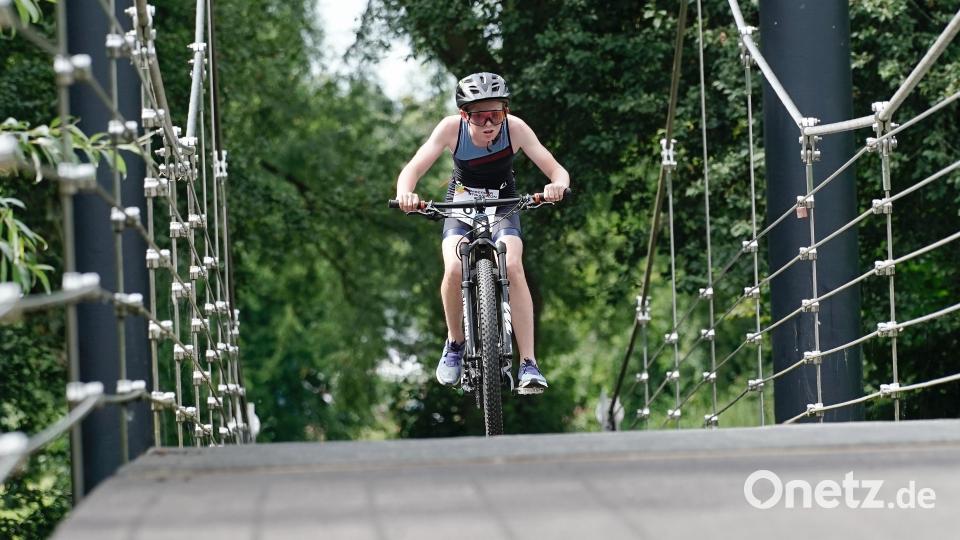 Über die Vilsbrücke auf dem ehemaligen LGS-Gelände. Bild: ref