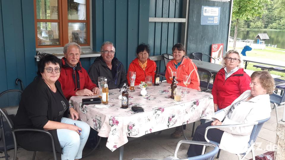 Kurze Pause der Wandergruppe. Bild: FGV Brand/exb