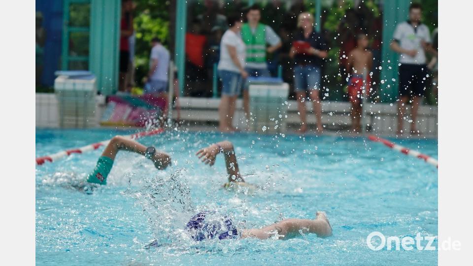 Das Becken im Kurfürstenbad kochte noch ein bisschen mehr, als die B-Jugendlichen loslegten. Bild: ref