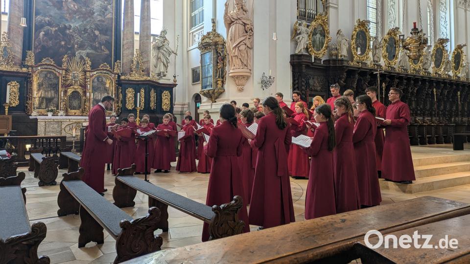 Bei der Konzertreise durch Bayern stand für den Chor der Kathedrale von Ripon unter Leitung von Dr. Ronny Krippner auch ein Auftritt in der Basilika Waldsassen auf dem Programm. Bild: pz