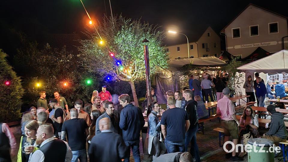 Auch abends herrscht gute Stimmung. Bild: Matthias Neumann/exb
