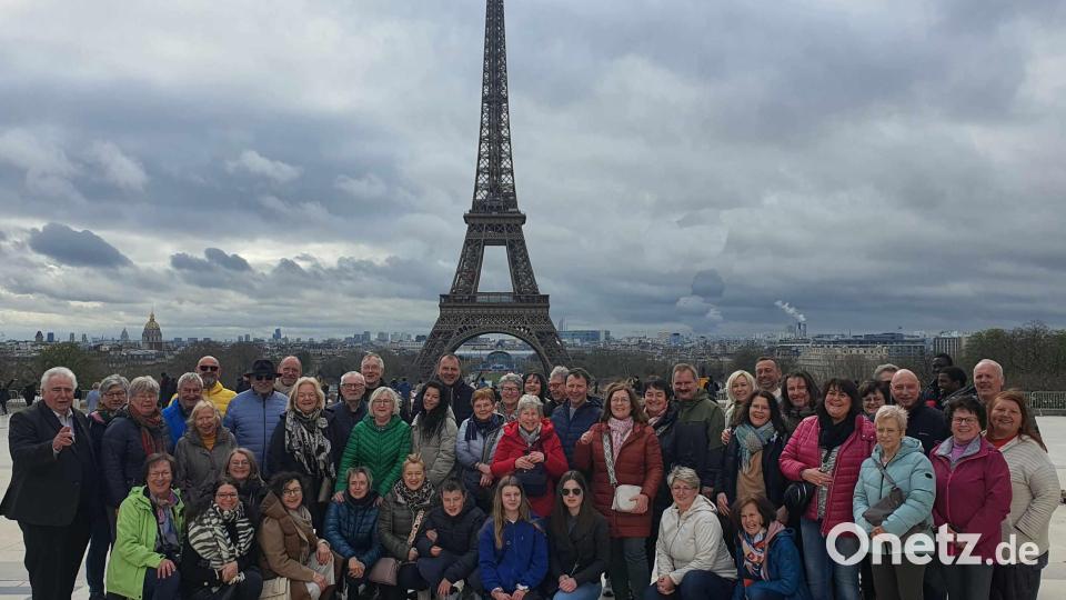 Ein Gruppenbild am Eiffelturm durfte nicht fehlen. Bild: Peter Gold/exb