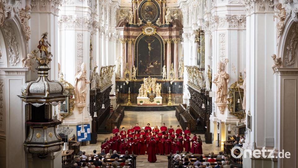 Ein besonderes Erlebnis auch für den Chor aus England war der Auftritt in der Basilika Waldsassen. Bild: Lennart Preiss/exb