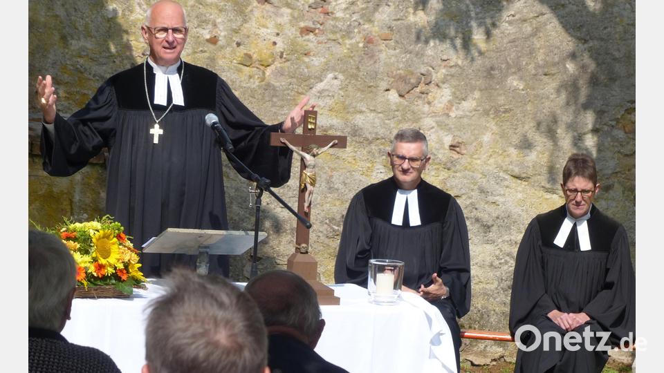 Regionalbischof Klaus Stiegler während der Predigt. Bild: hme