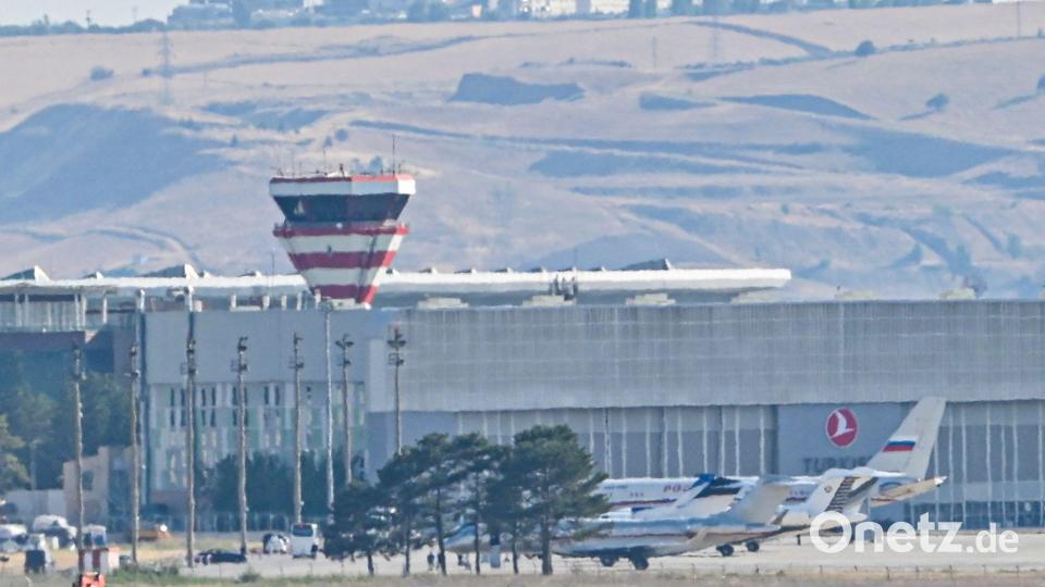 Am Flughafen Ankara soll der Gefangenaustausch stattgefunden haben. Nach Angaben des türkischen Geheimdienstes MIT wurden die Betroffenen mit sieben Maschinen aus verschiedenen Ländern eingeflogen. Bild: Uncredited/AP