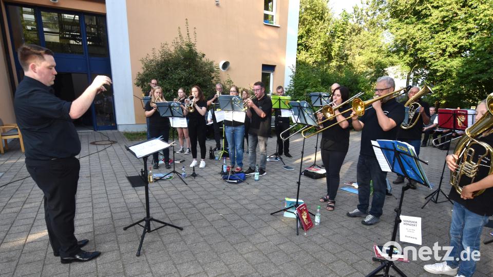 Der Posaunenchor mit Martin Schmidt, als Organisator des Sommerkonzerts, war beim Sommerkonzert, in besonderer Weise, gefordert. Bild: no
