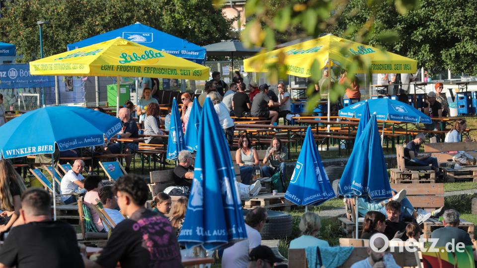 Langsam füllten sich am Freitagabend die Plätze auf dem Festivalgelände - ein entspannter Start ins Wochenende. Bild: Wolfgang Steinbacher