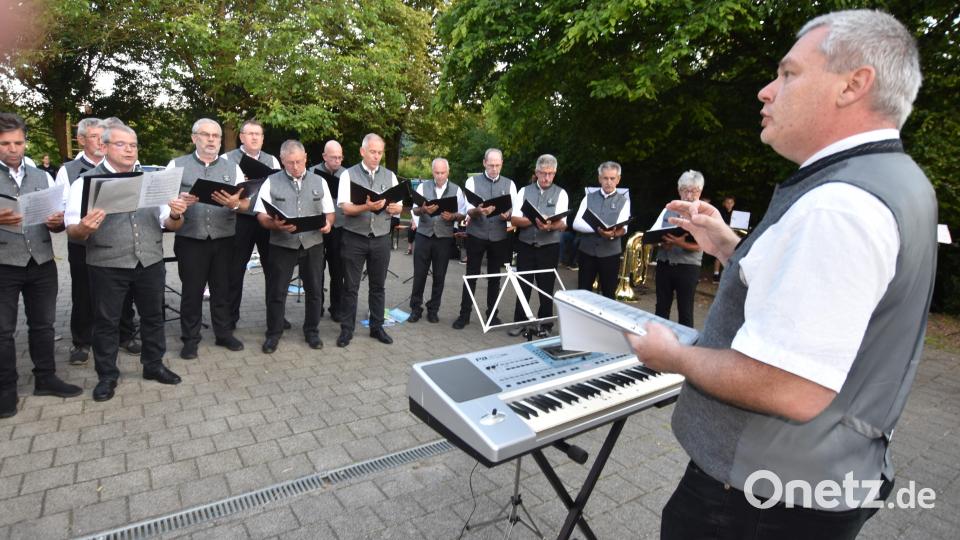Der Männergesangverein Illschwang spannte in seinen Beiträgen einen breiten musikalischen Bogen. Bild: no