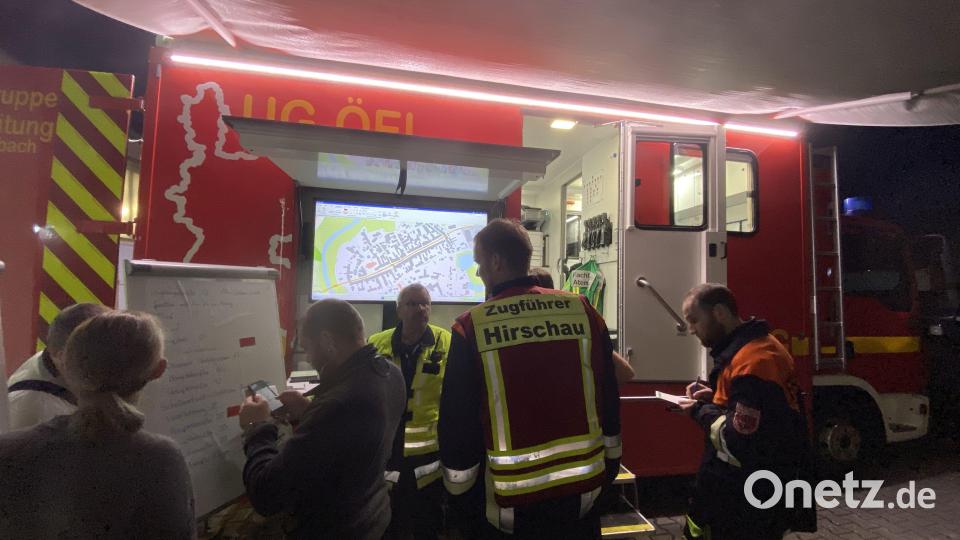 Aus dem ganzen Landkreis waren Hilfskräfte nach Hahnbach gekommen. Bild: upl