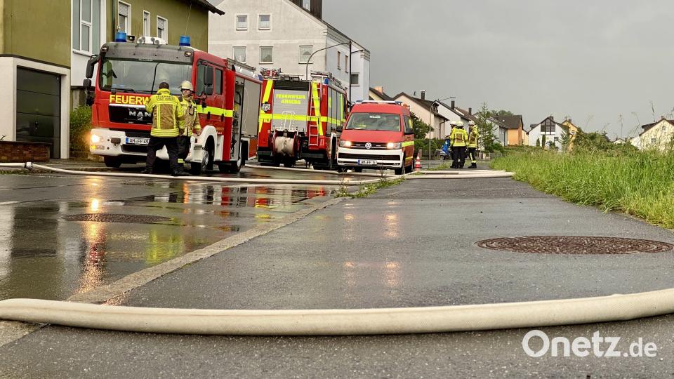 Die gesperrte Hauptstraße im Amberger Stadtteil Gailoh. Bild: Uli Piehler [upl] (uli.piehler@oberpfalzmedien.de)