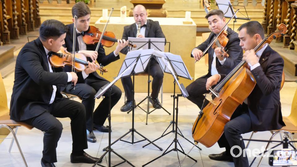Im Rahmen der Speinsharter Sommerkonzerte imponierte das Kammermusikensemble Turkmenistan in der gut besuchten Klosterkirche mit einer &quot;Festlichen Serenade&quot;. Bild: do