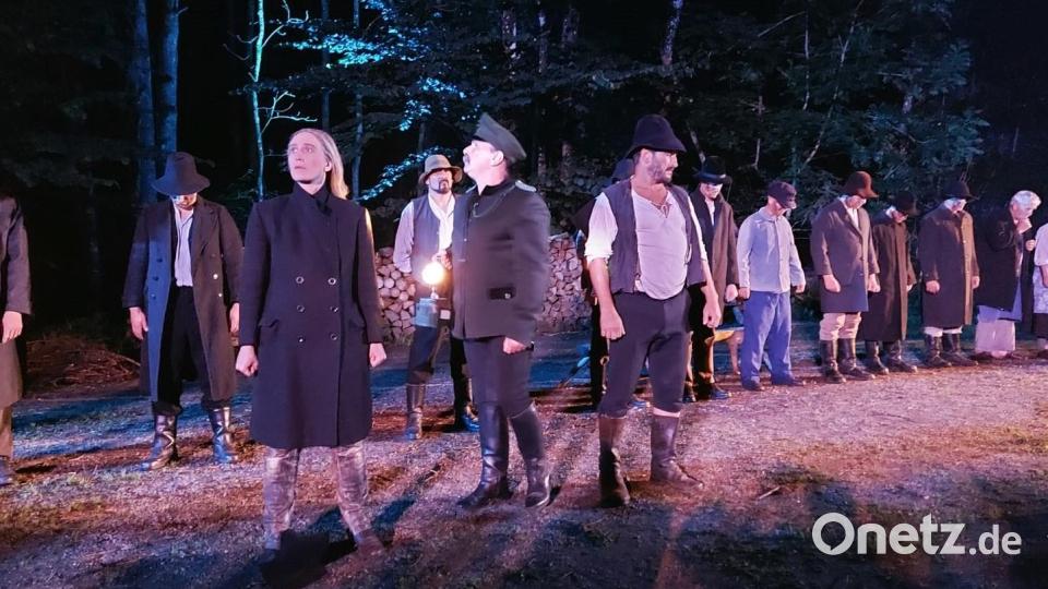 Bei der nächtlichen Verhaftung am Grenzbauernhof ziehen alle Schmuggler ihren Hals aus der Schlinge, indem sie Wanka (Magdalena Höcherl) als Drahtzieherin des groß angelegten Coups verraten. Bild: lg