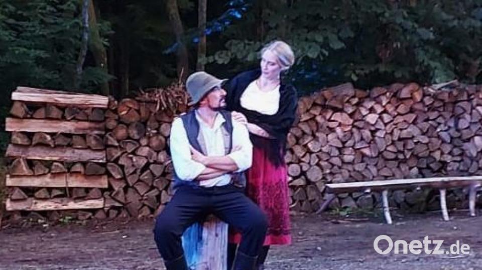 Adam und Wanka als verliebtes Paar Bild: lg