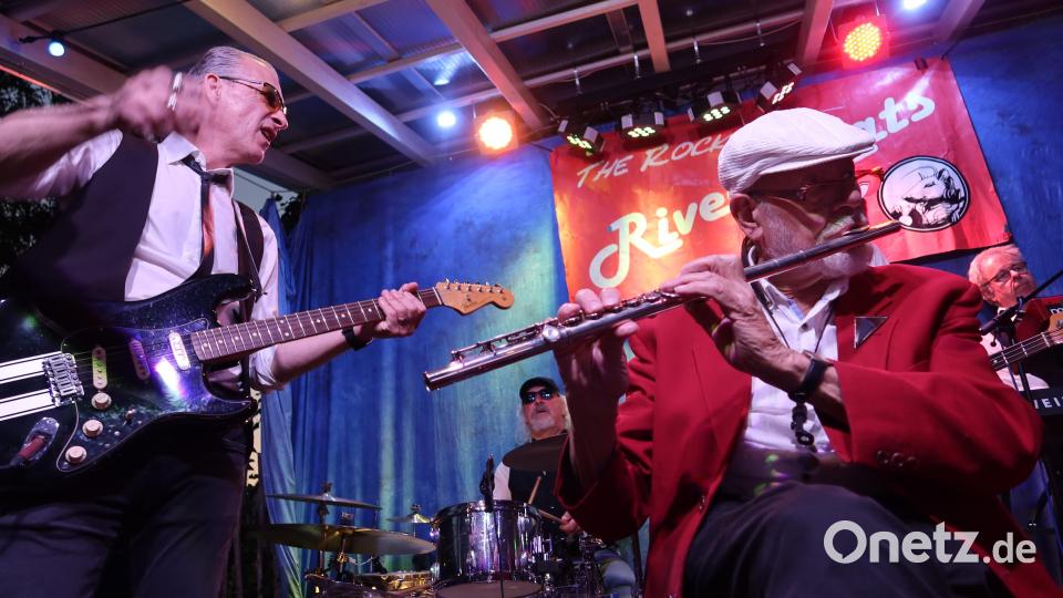 Axel Prasuhn macht bei &quot;Locomotive Breath&quot; auf Ian Anderson von Jethro Tull. Bild: Kunz