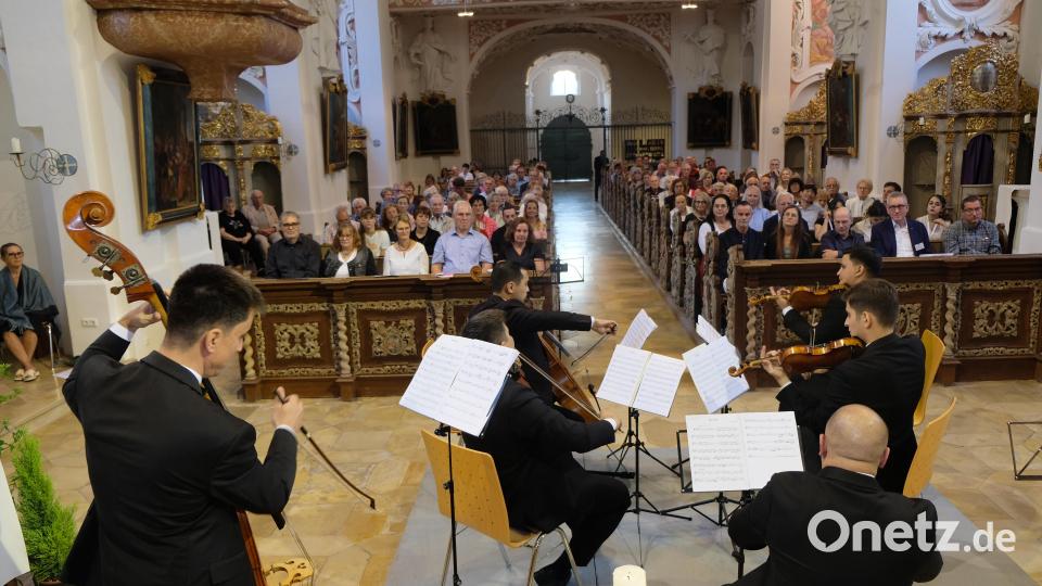 Im Rahmen der Speinsharter Sommerkonzerte imponierte das Kammermusikensemble Turkmenistan in der gut besuchten Klosterkirche mit einer &quot;Festlichen Serenade&quot;. Bild: do