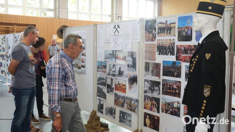 Die Geschichte der Gemeinde Stulln ist eng mit dem Bergbau verbunden, wie die Ausstellung in der Mehrzweckhalle zeigt. Bild: Hirsch