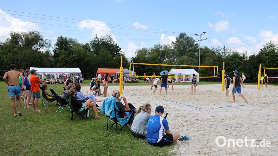 Das Camping im Waldbad gehört zu Beachvolleyball-Cup dazu. Bild: Michael Klement