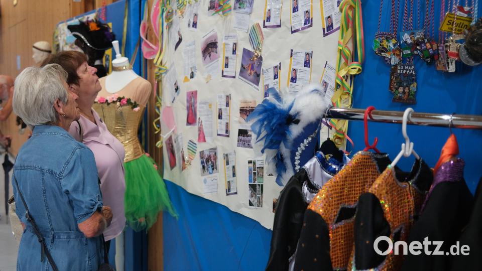 Der Stullner Fasching hat die Gemeinde weit über die Landkreisgrenzen hinaus bekannt gemacht. Bilder, Kostüme und Requisiten geben davon Zeugnis. Bild: Hirsch