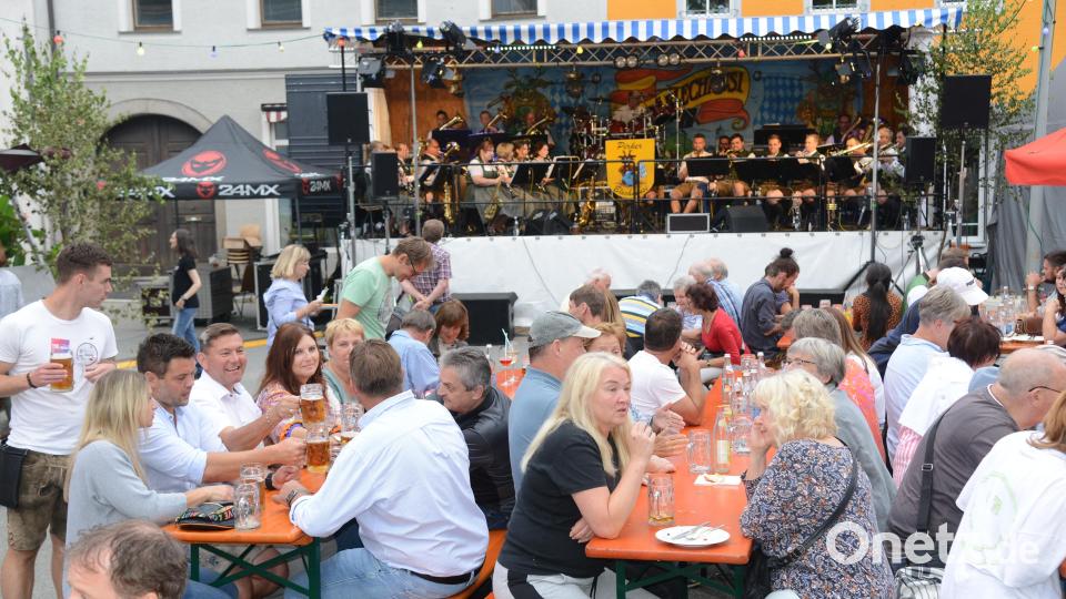 Die &quot;Pirker Blechmusi&quot; übernahm am Abend das musikalische Zepter beim Bürgerfest. Bild: bey