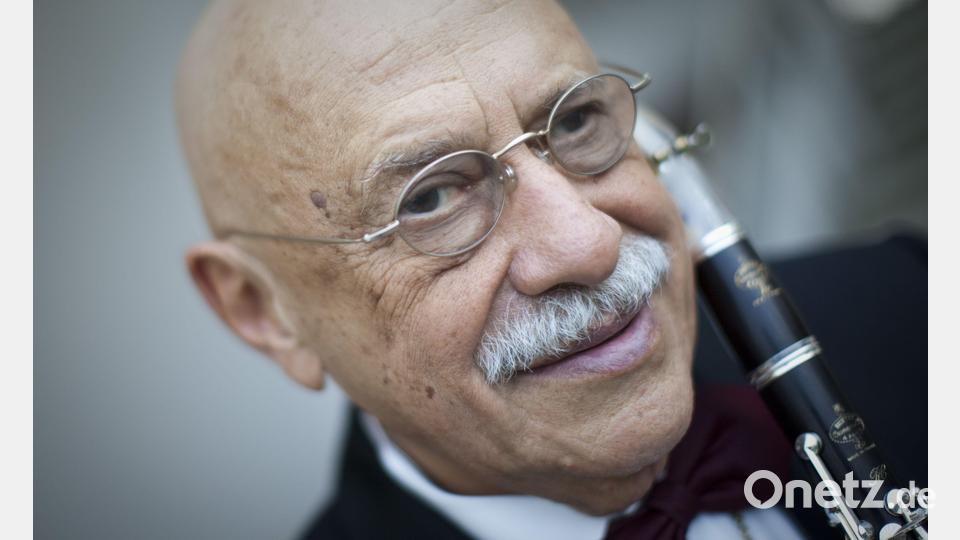 Der israelische Klarinettist Giora Feidman kommt für ein Konzert nach Cham. Archivbild: Michael Kappeler/dpa