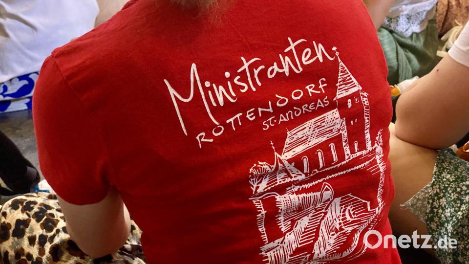 Viele Ministranten zeigten mit ihren T-Shirts, woher sie kommen. Bild: upl