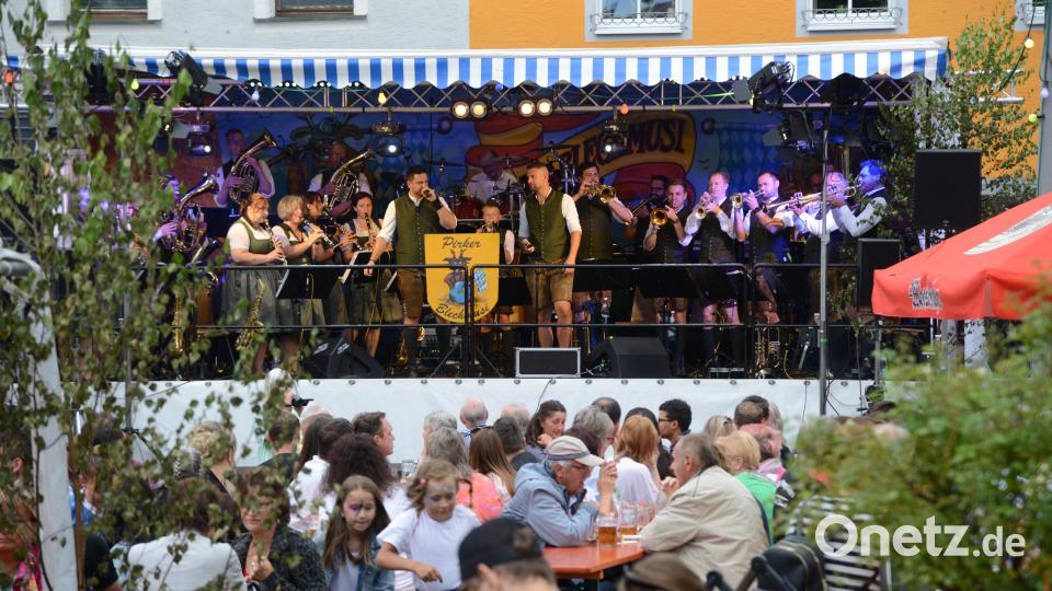 Die &quot;Pirker Blechmusi&quot; ist der Garant für beste Unterhaltung am Abend zum Ausklang des Bürgerfestes. Bild: bey