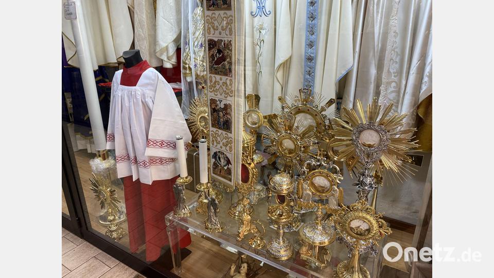 Ein Fachgeschäft für Kirchenbedarf. Bild: Uli Piehler