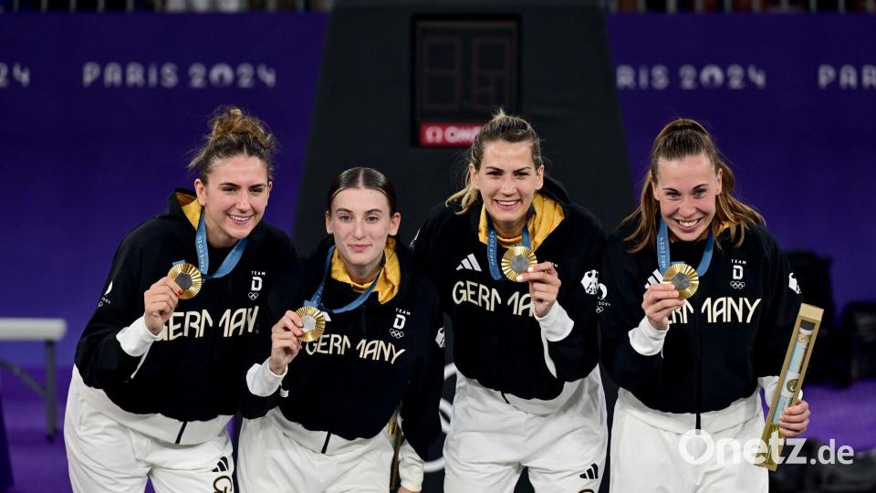 Gold am Place de la Concorde: Die 3x3-Damen. Bild: Sina Schuldt/dpa