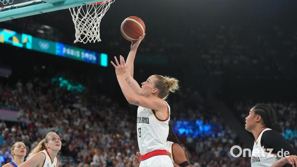 Die deutschen Basketballerinnen um Leonie Fiebich haben den Einzug ins Halbfinale klar verpasst. Bild: Marcus Brandt/dpa