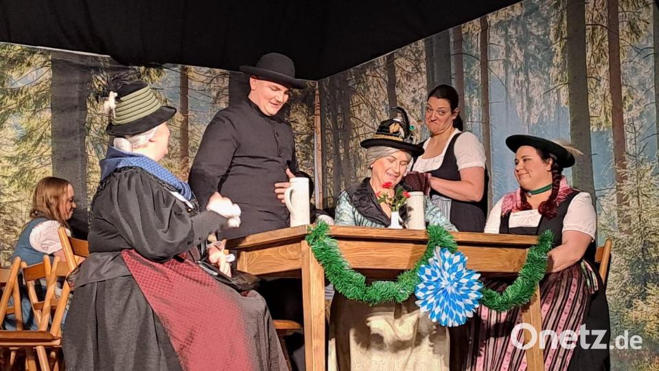 2023 zeigten die Laiendarsteller der Mehlmeisler Dorfkomödie eine Neuauflage des "Brandner Kaspar". Archivbild: gis
