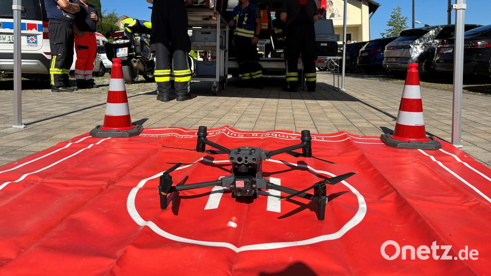 Zum Einsatz kommt auch die Feuerwehr-Drohne. Bild: Stephan Huber