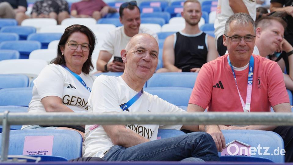 DFB-Führung um Bernd Neuendorf: Daumen drücken für die Frauen Bild: Marcus Brandt/dpa