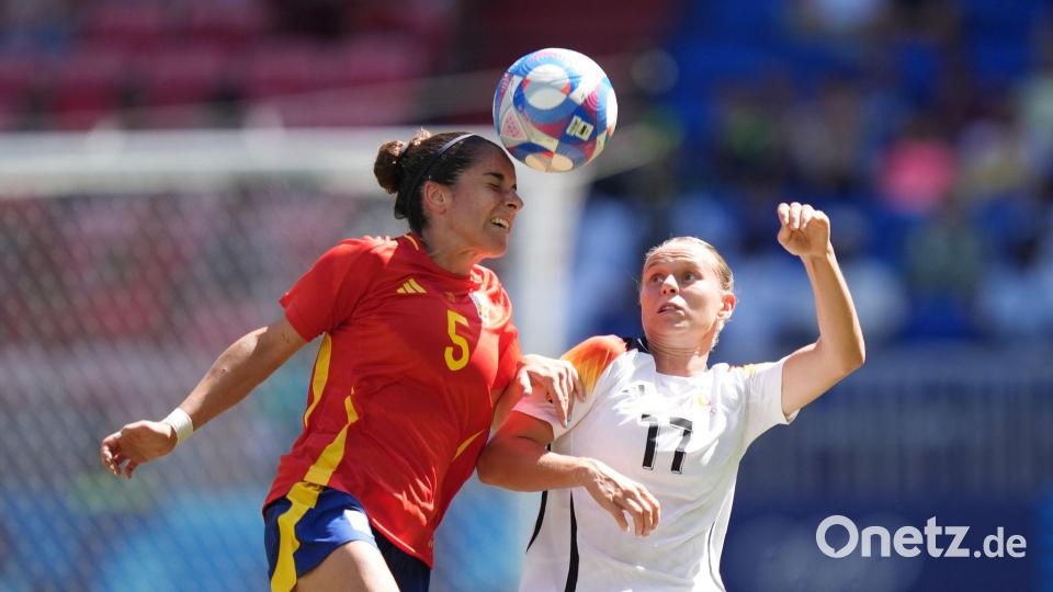 Wenig Durckommen: Stürmerin Klara Bühl gegen Spanien Bild: Marcus Brandt/dpa