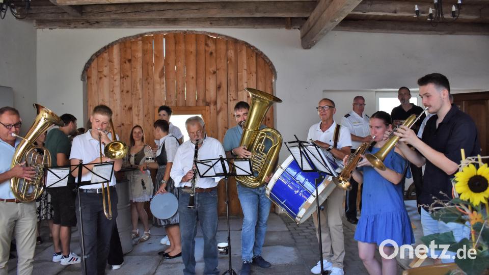 Die Stadtkapelle spielte zünftig auf. Bild: rgr